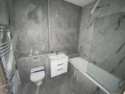 Stirling Way, Borehamwood, Image 4