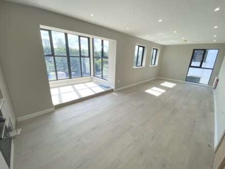 Stirling Way, Borehamwood, Image 3