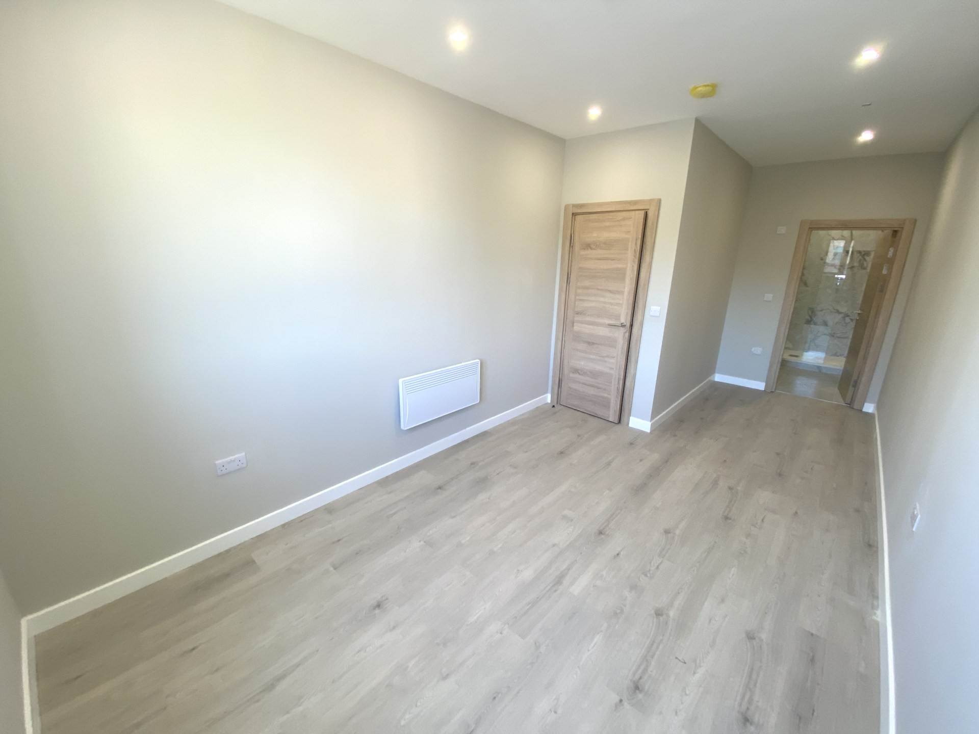 Stirling Way, Borehamwood, Image 4