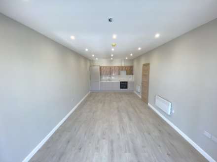 Stirling Way, Borehamwood, Image 2