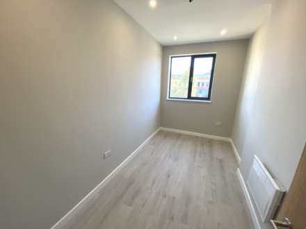 Stirling Way, Borehamwood, Image 6