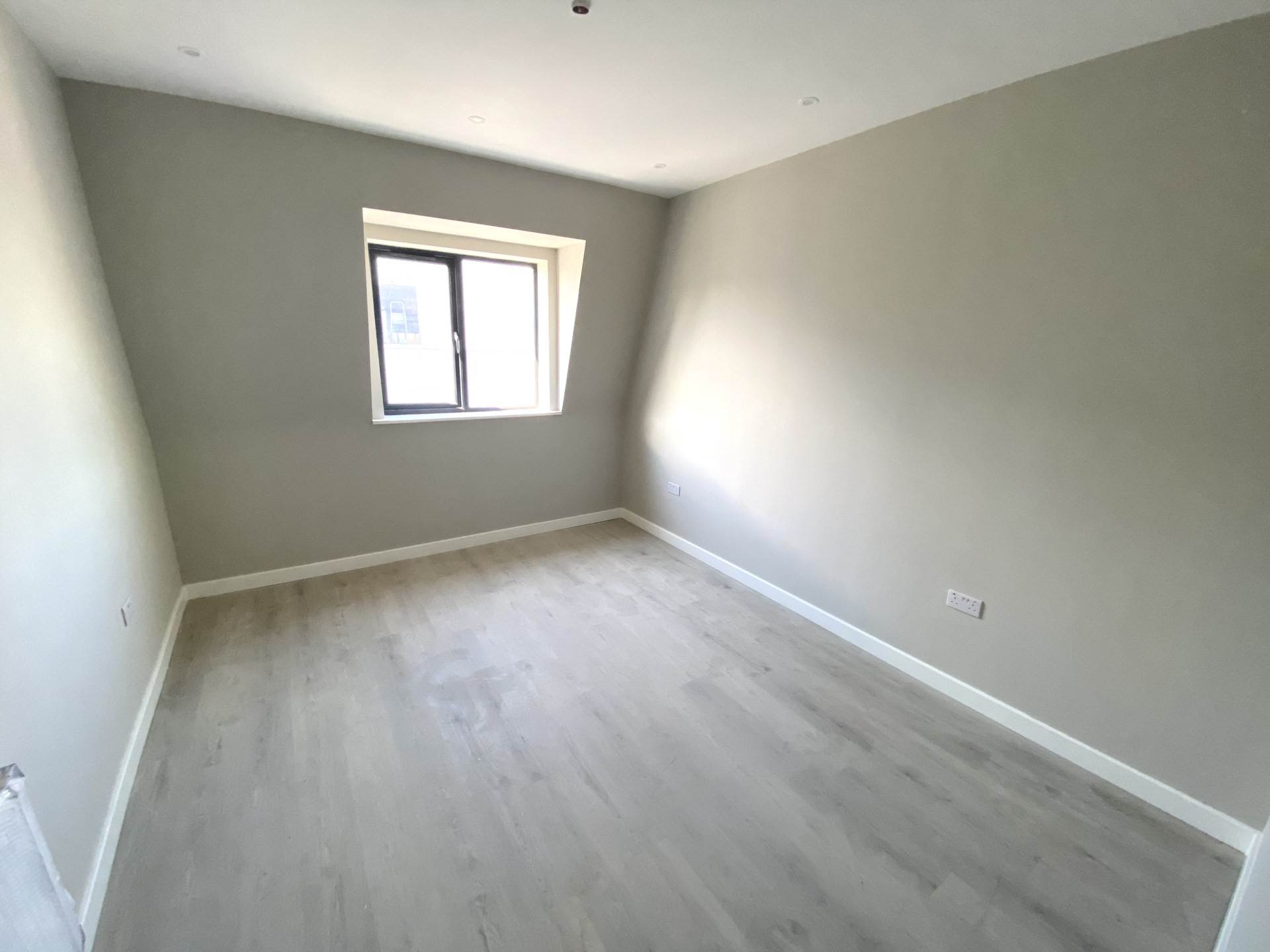 Stirling Way, Borehamwood, Image 4