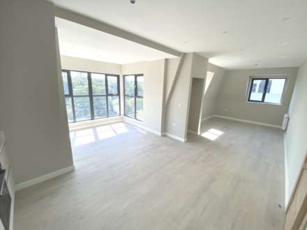 Stirling Way, Borehamwood, Image 1