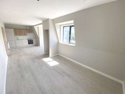 Stirling Way, Borehamwood, Image 2