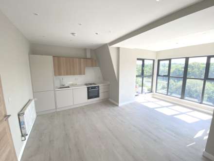 Stirling Way, Borehamwood, Image 3