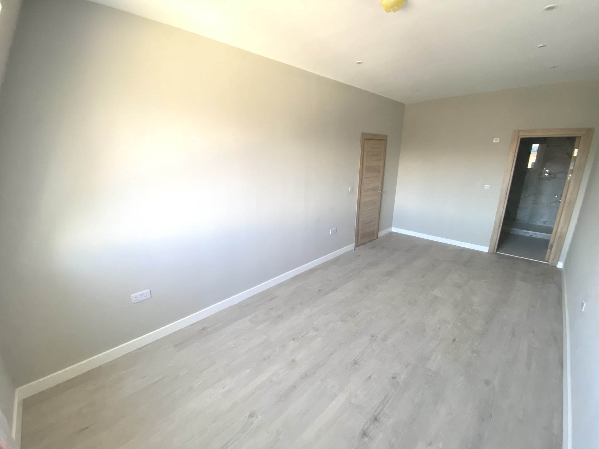 Stirling Way, Borehamwood, Image 4