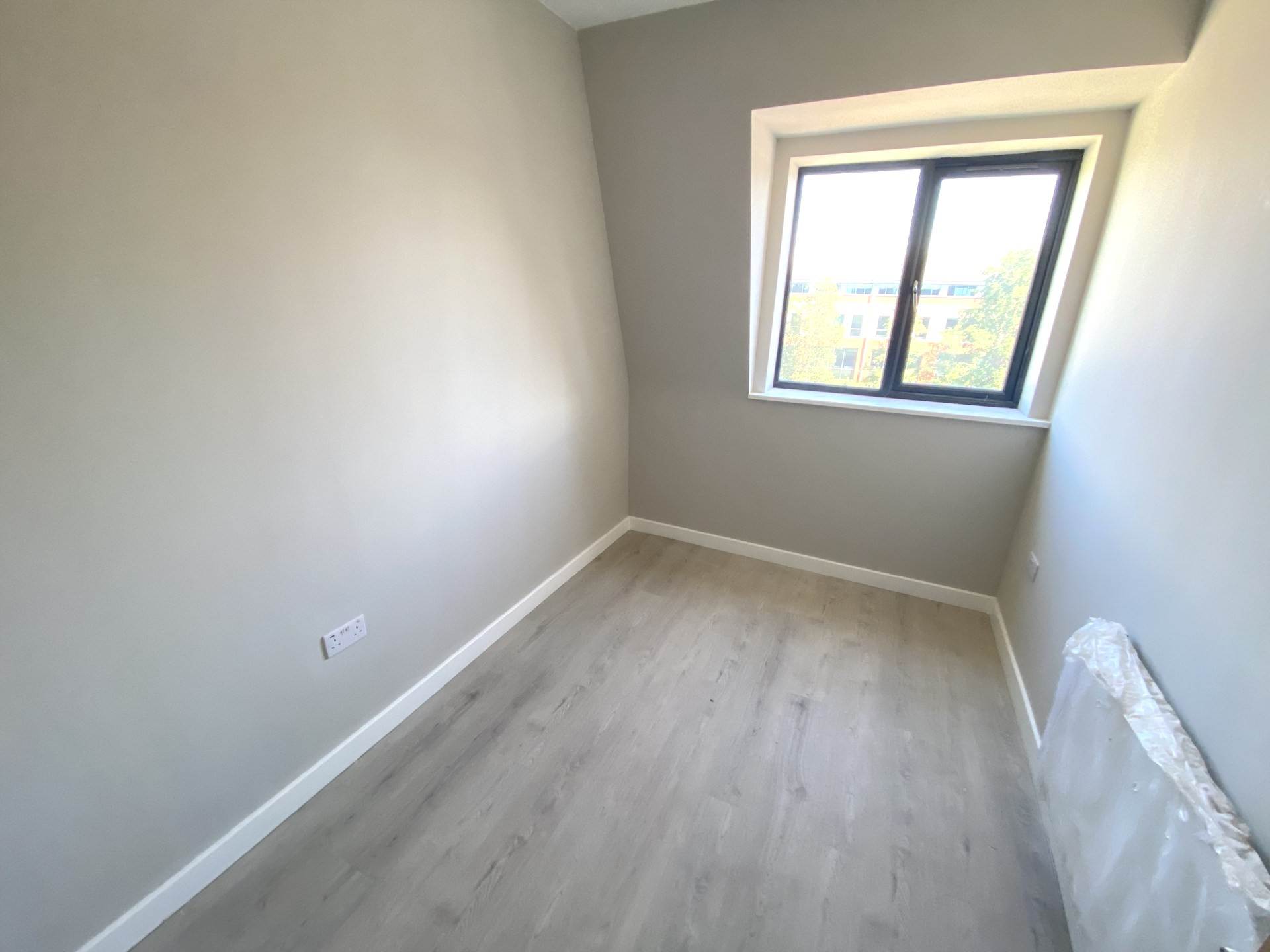 Stirling Way, Borehamwood, Image 6