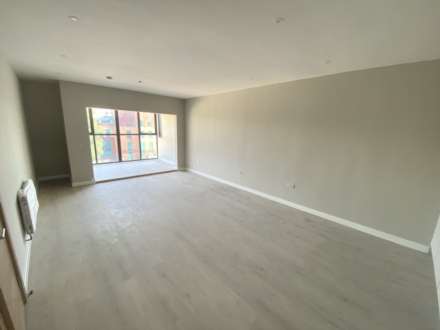 2 Bedroom Flat, Stirling Way, Borehamwood