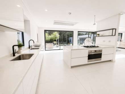 Barham Avenue, Elstree, Image 6