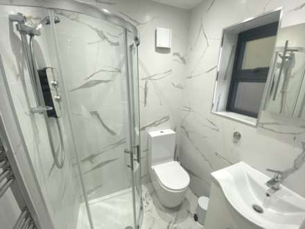 Chiltern Avenue, Bushey, Image 11