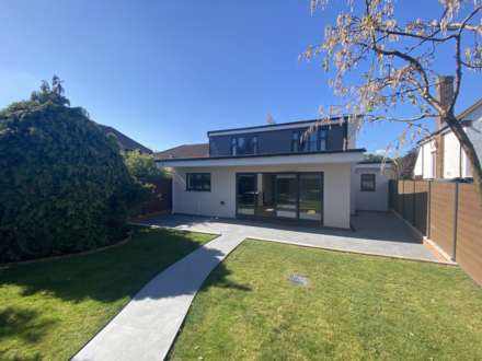 Chiltern Avenue, Bushey, Image 12