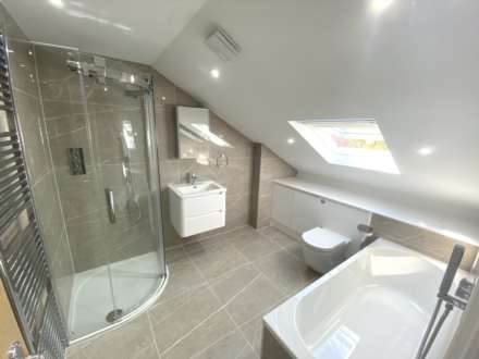 Chiltern Avenue, Bushey, Image 16