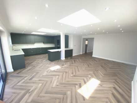 Chiltern Avenue, Bushey, Image 2