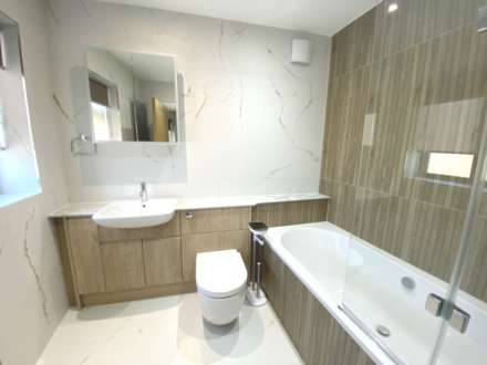 Chiltern Avenue, Bushey, Image 24