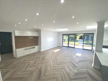 Chiltern Avenue, Bushey, Image 3