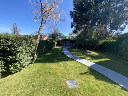 Chiltern Avenue, Bushey, Image 8