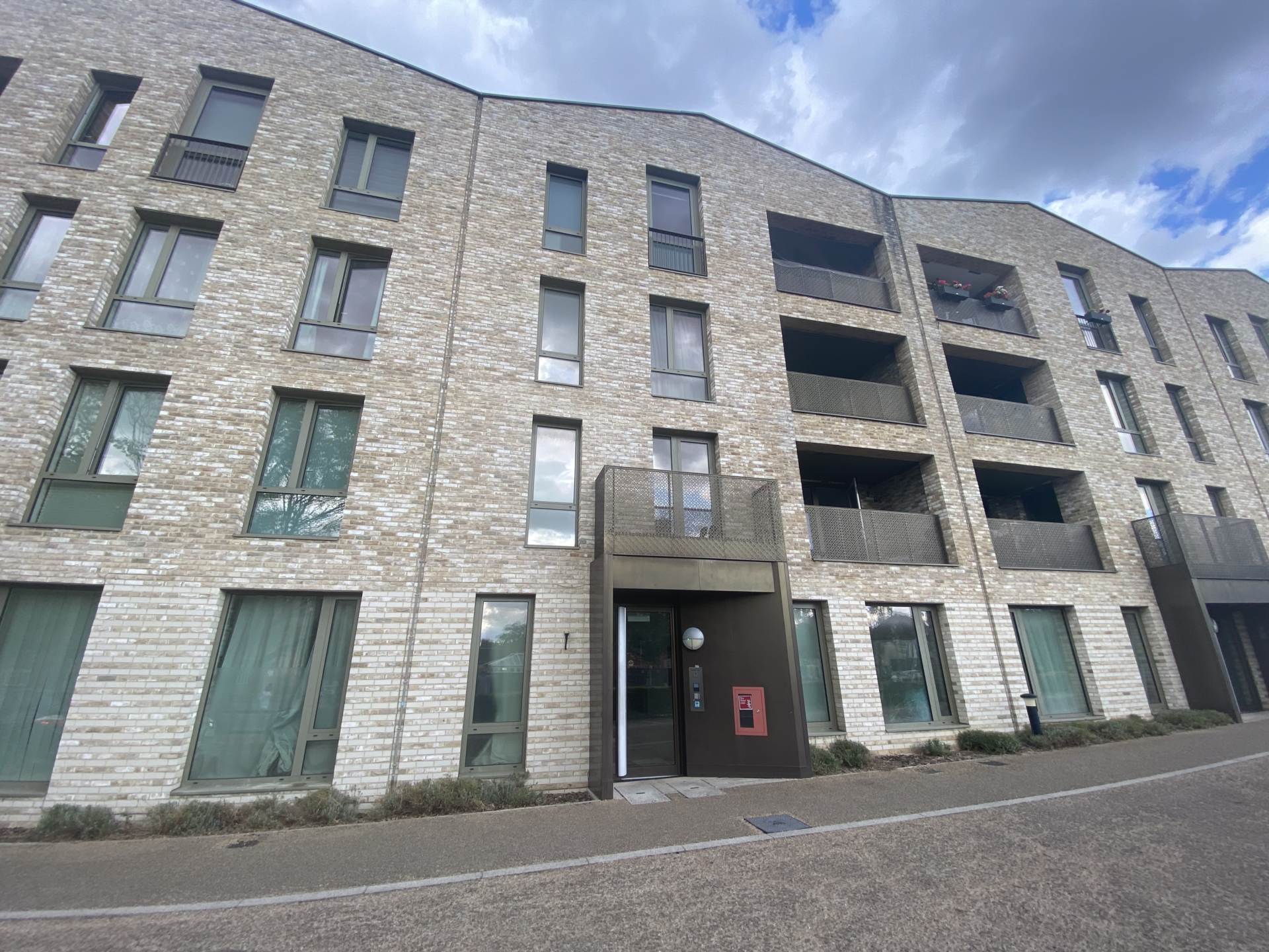 Farnsworth Drive, Edgware, Image 9