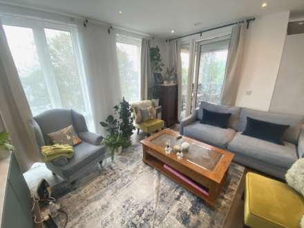Farnsworth Drive, Edgware, Image 3