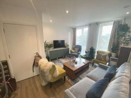 Farnsworth Drive, Edgware, Image 4