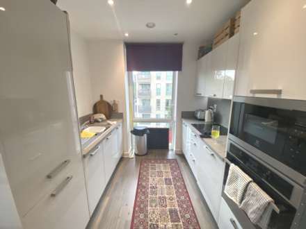 Farnsworth Drive, Edgware, Image 5