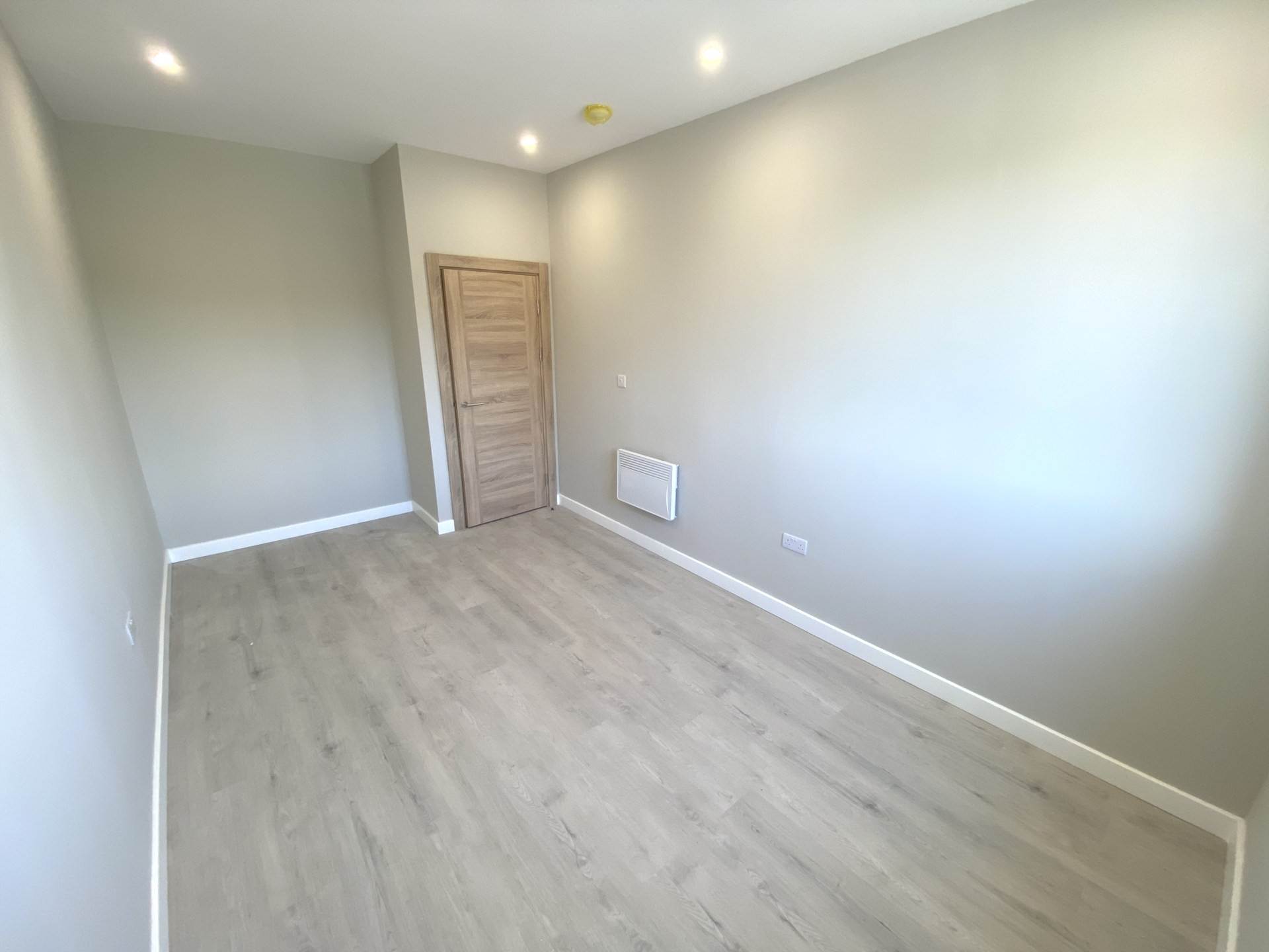 Stirling Way, Borehamwood, Image 5