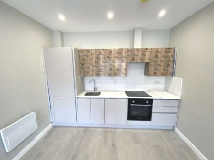 Stirling Way, Borehamwood, Image 4