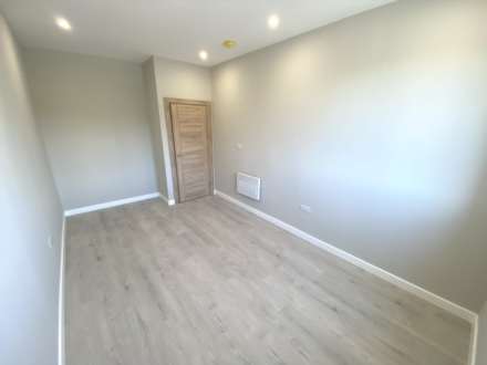Stirling Way, Borehamwood, Image 5