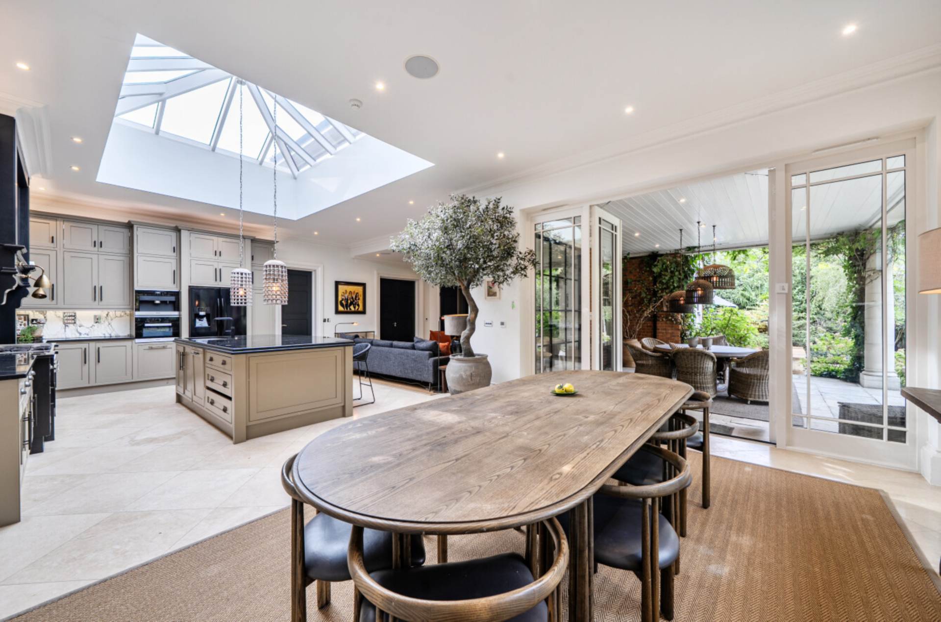Fairoak Close, Leatherhead, Image 14
