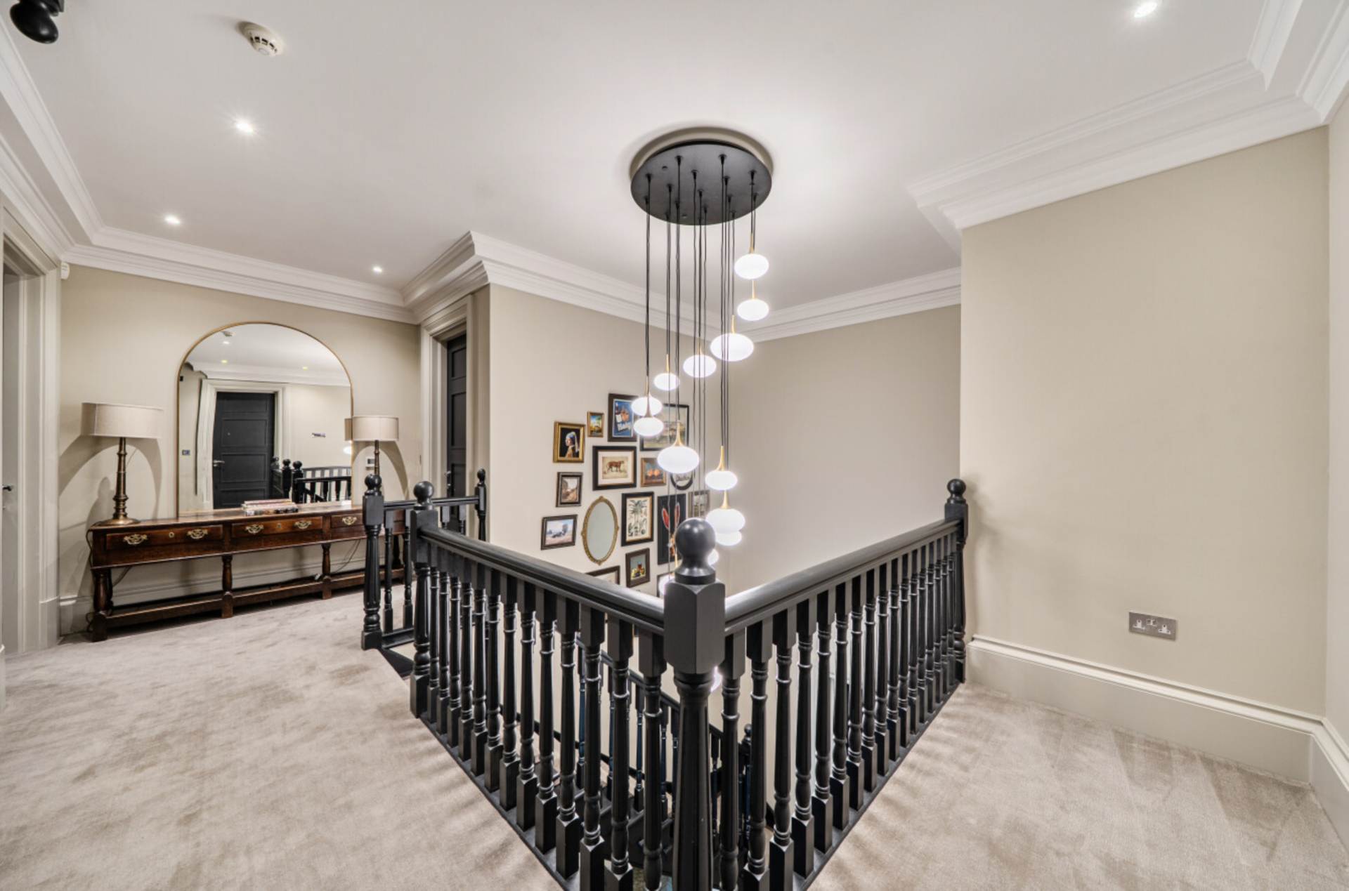 Fairoak Close, Leatherhead, Image 18
