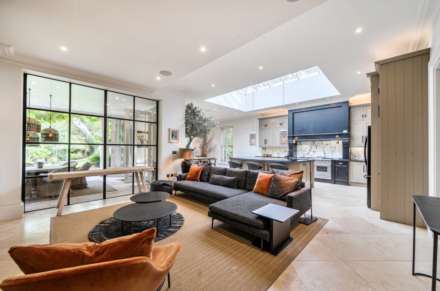 Fairoak Close, Leatherhead, Image 11