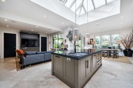 Fairoak Close, Leatherhead, Image 13