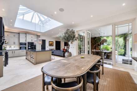 Fairoak Close, Leatherhead, Image 14