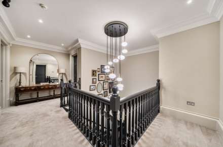 Fairoak Close, Leatherhead, Image 18