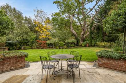 Fairoak Close, Leatherhead, Image 29