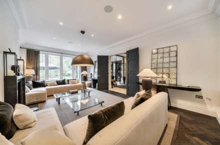 Fairoak Close, Leatherhead, Image 8
