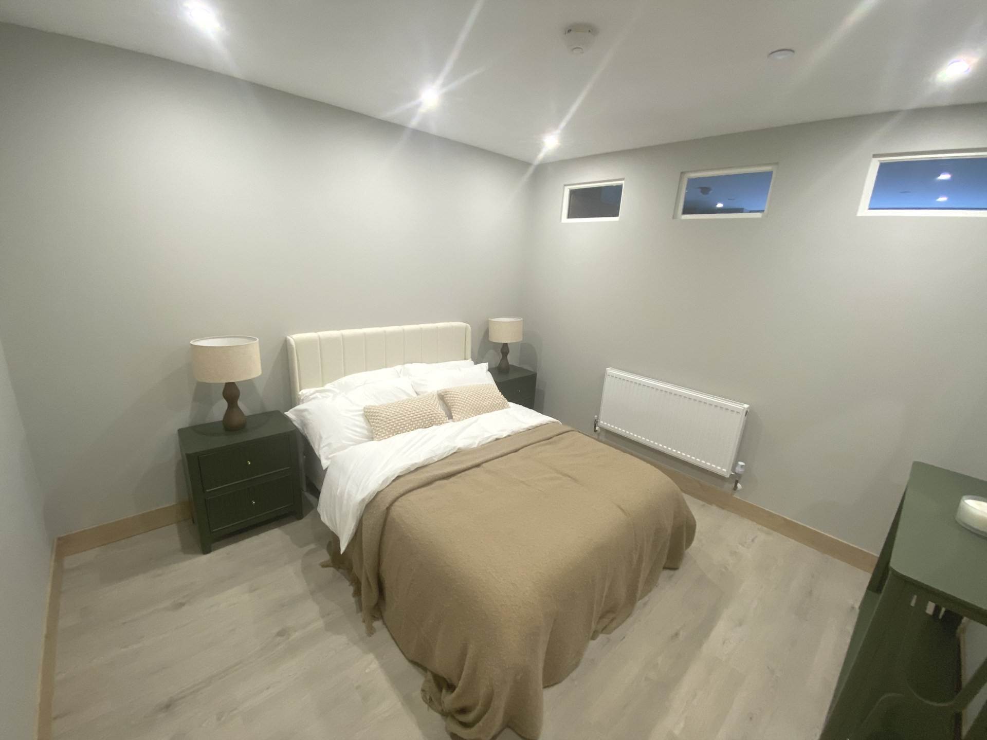 Stirling Way, Borehamwood, Image 4
