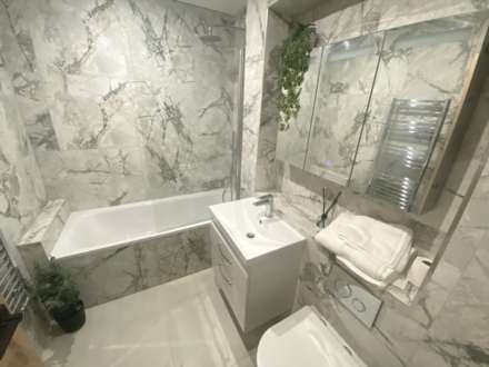 Stirling Way, Borehamwood, Image 5