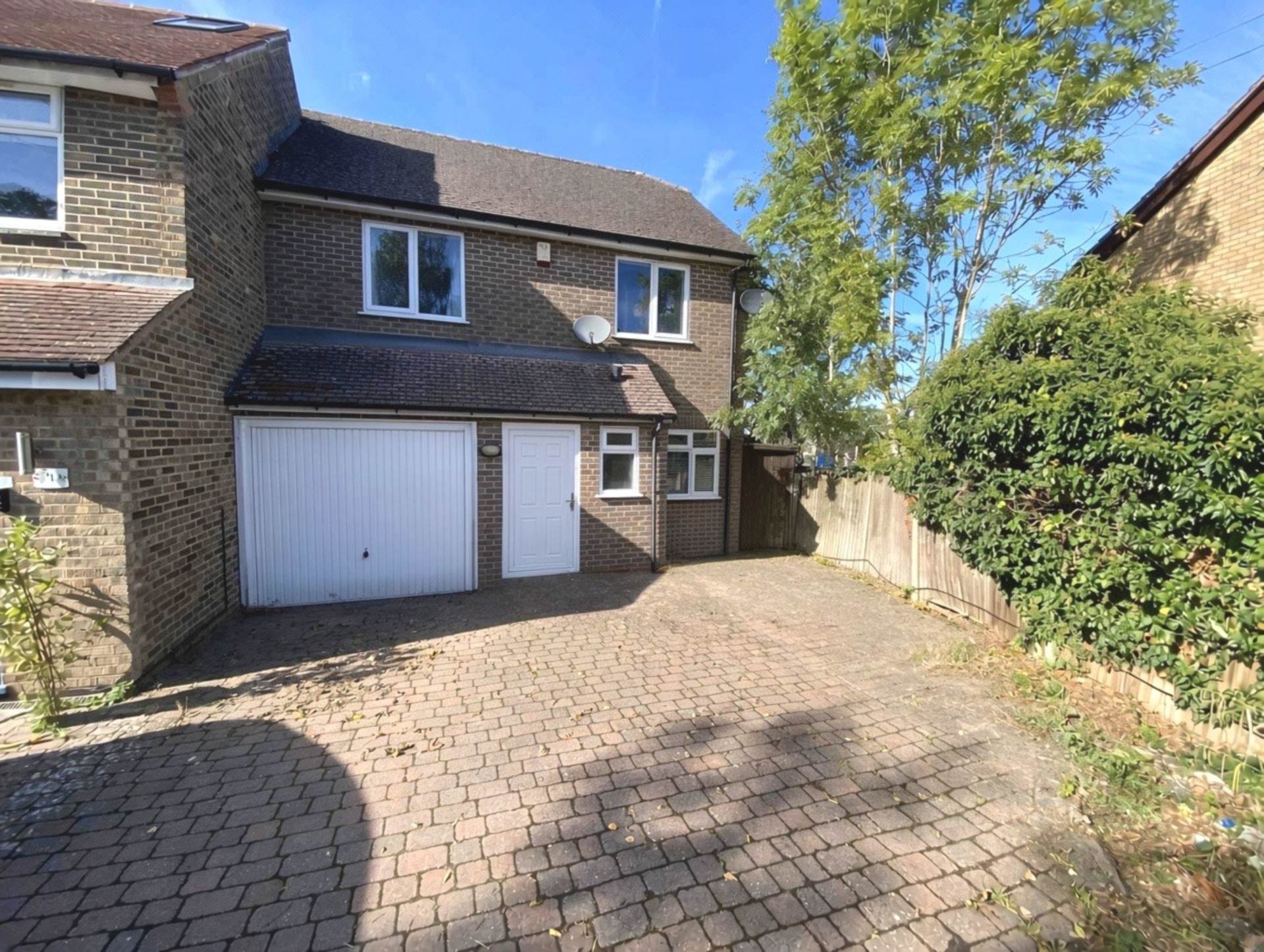 Arundel Drive, Borehamwood, Image 1