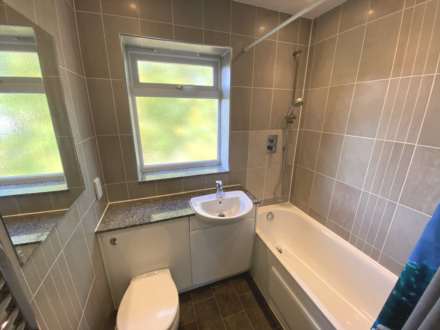 Arundel Drive, Borehamwood, Image 11