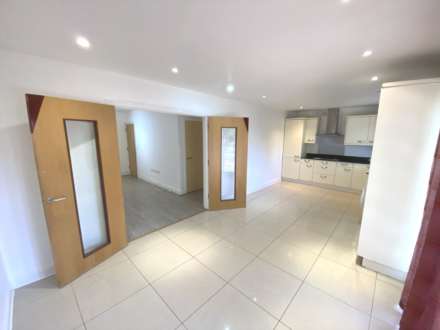 Arundel Drive, Borehamwood, Image 4