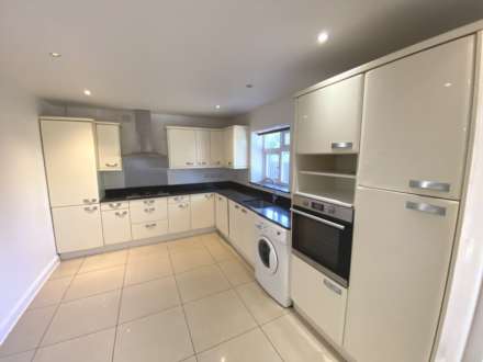 Arundel Drive, Borehamwood, Image 5