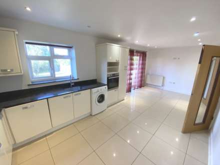 Arundel Drive, Borehamwood, Image 6