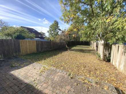 Arundel Drive, Borehamwood, Image 7