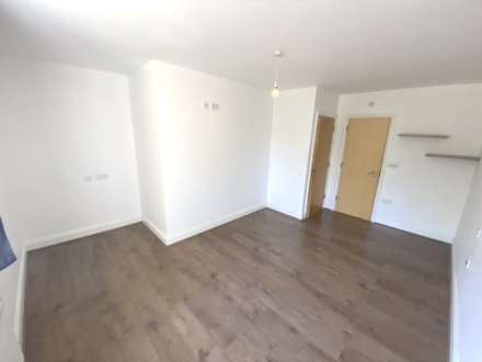 Arundel Drive, Borehamwood, Image 9