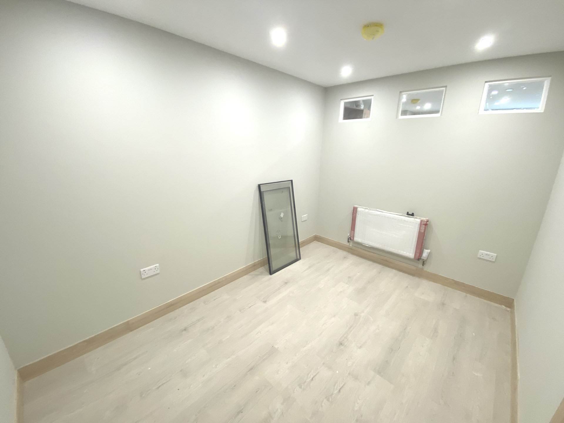 Stirling Way, Borehamwood, Image 3