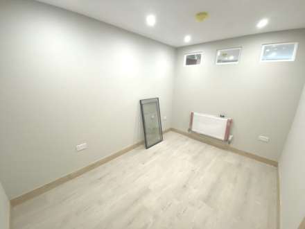 Stirling Way, Borehamwood, Image 3