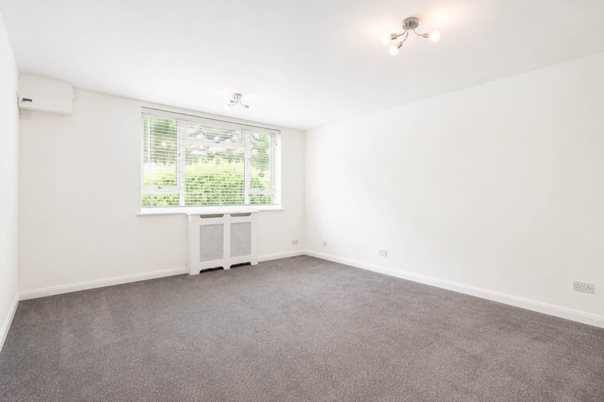 Holt Close, Borehamwood, Image 3