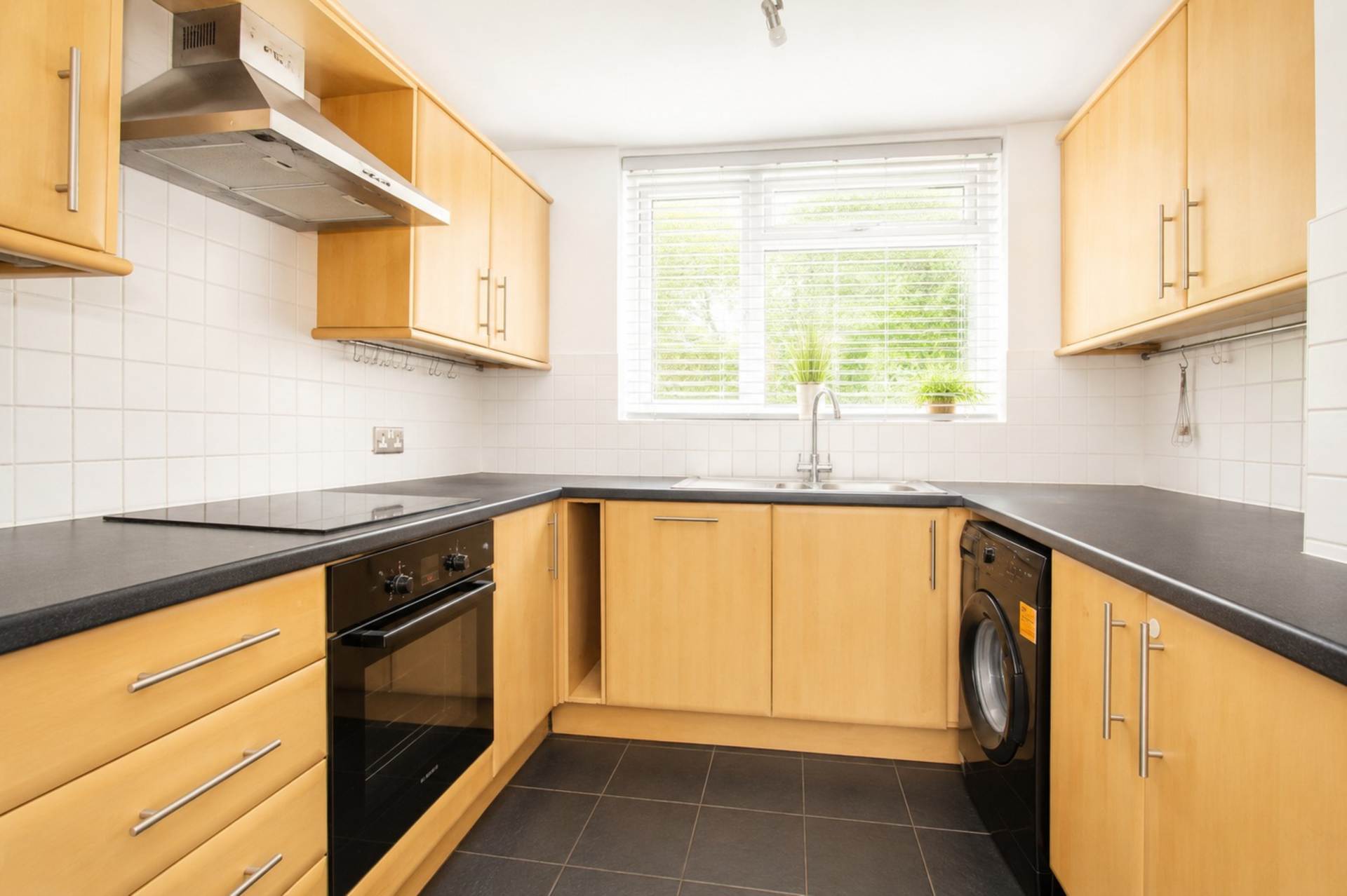 Holt Close, Borehamwood, Image 4