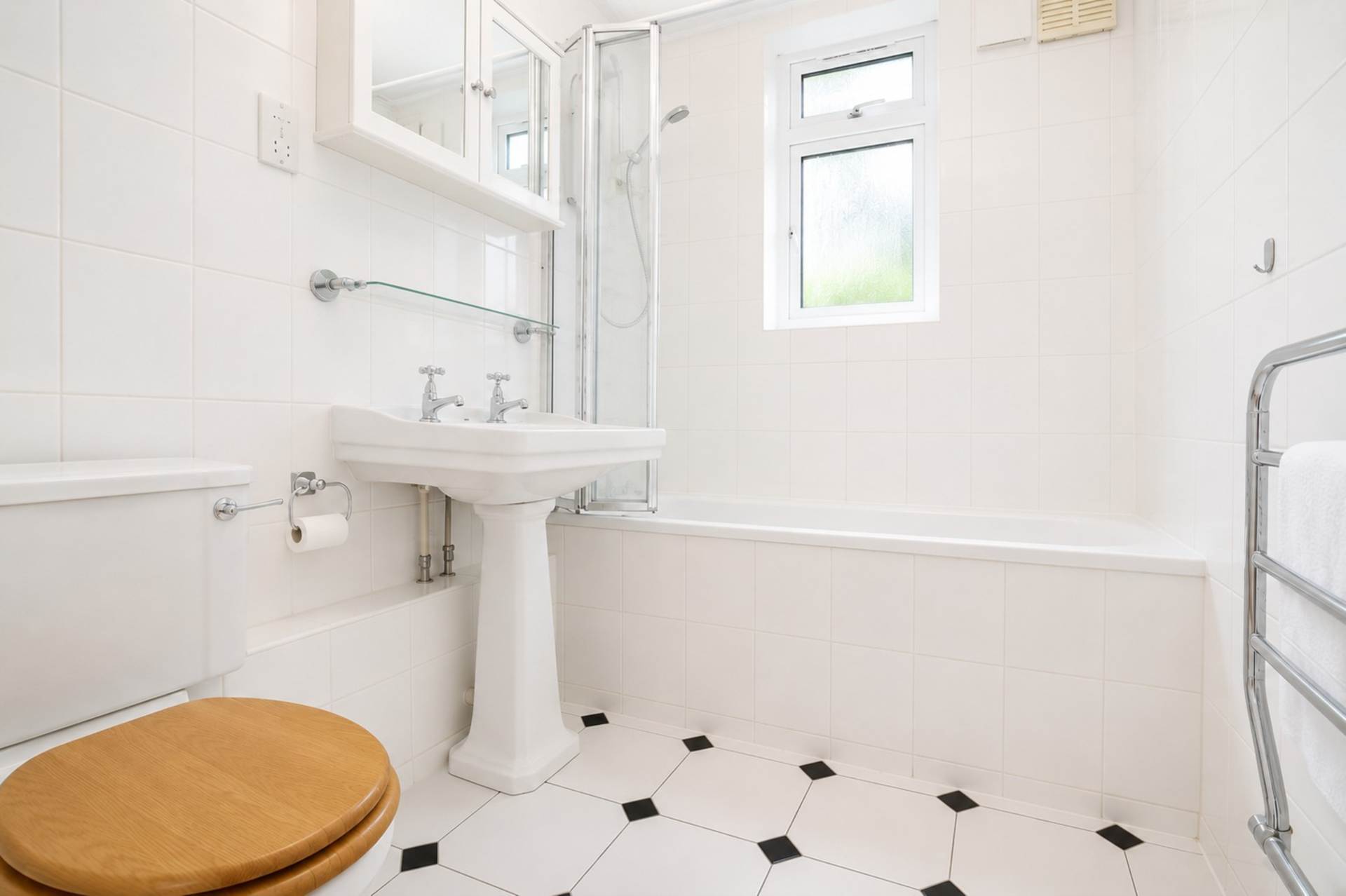 Holt Close, Borehamwood, Image 5