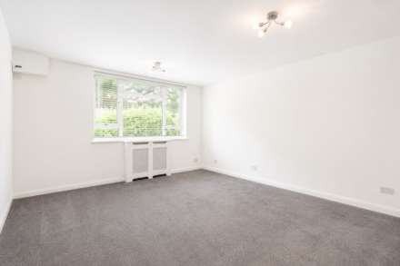 Holt Close, Borehamwood, Image 3